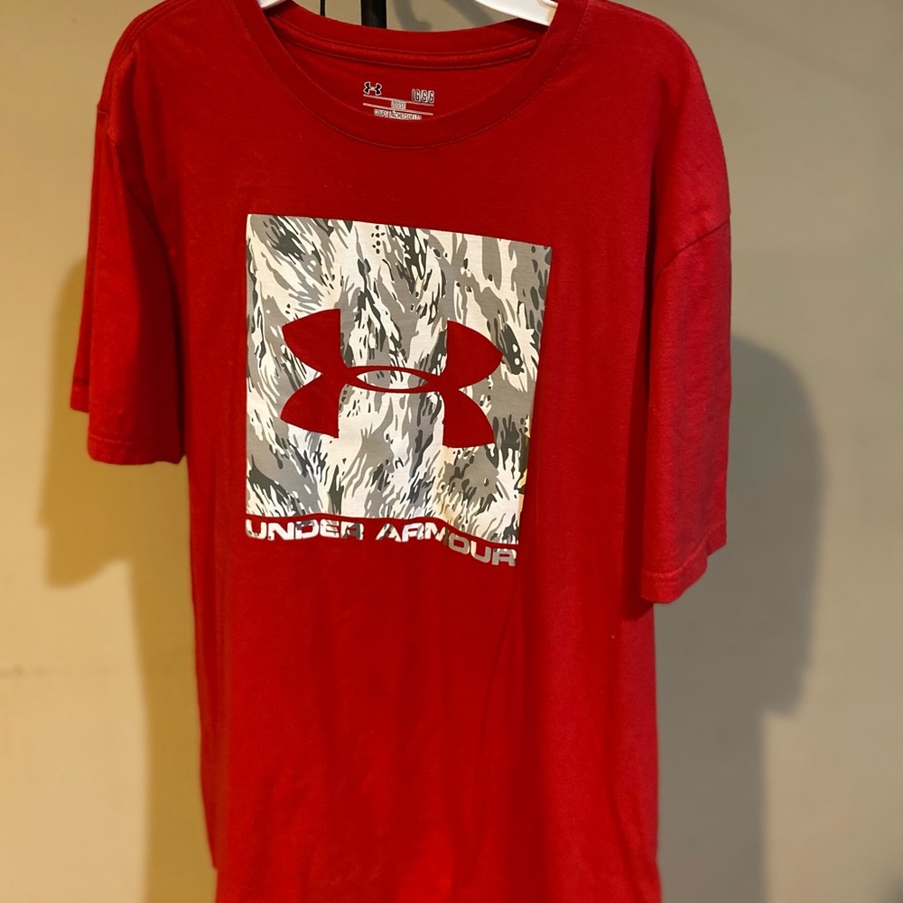 Large Under Armor Shirt